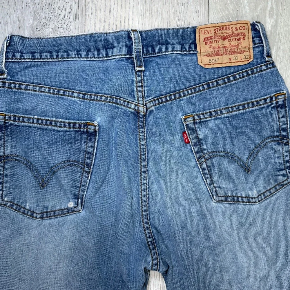 Vintage Levi's 505‎ Regular Fit Jeans W31 L32 Made in Colombia 100% Cotton